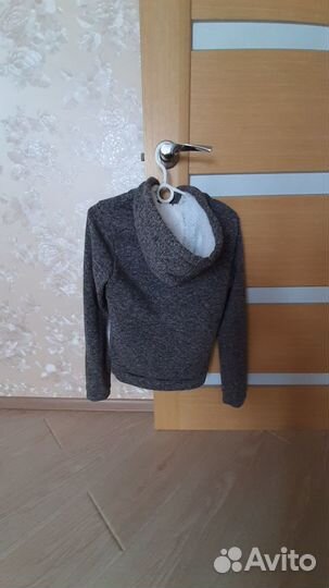 Теплая кофта с капюшоном