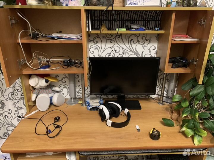 Письменный стол