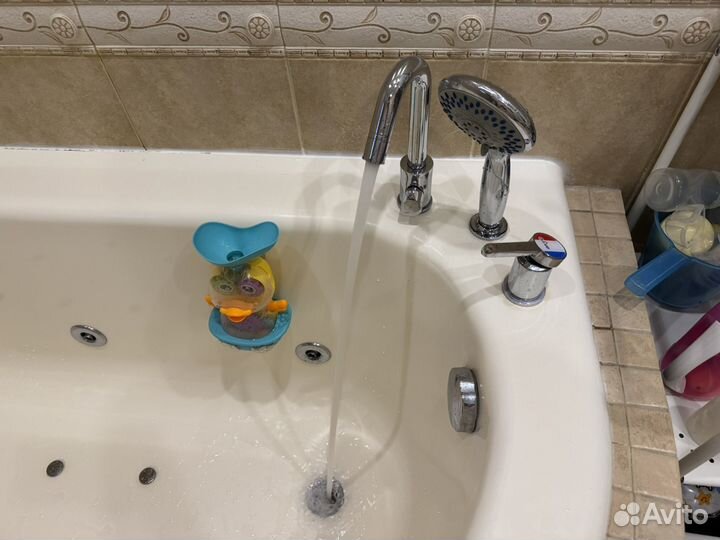 Ванная угловая джакузи