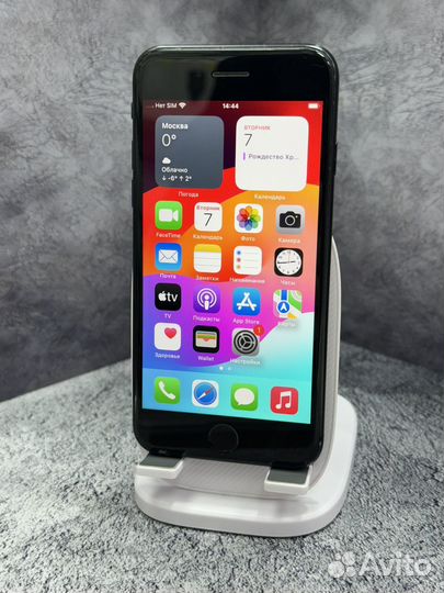 iPhone SE, 64 ГБ