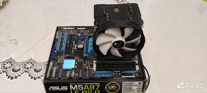 Материнская плата с процессором и памятью