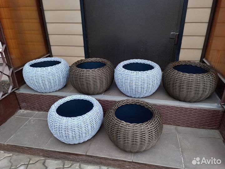 Кашпо из искусственного ротанга