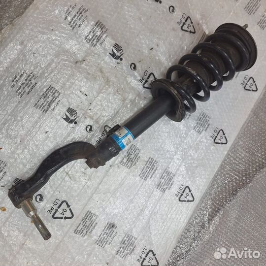 Передний амортизатор Lexus IS