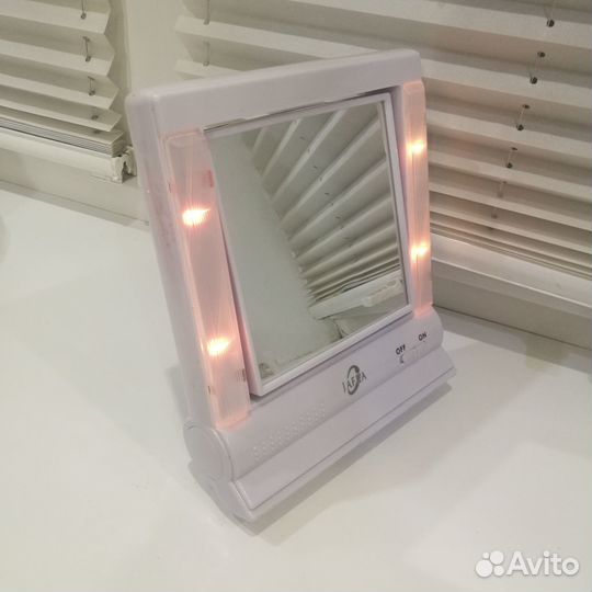 Зеркало с подсветкой настольное