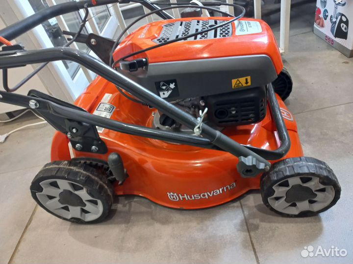 Газонокосилка бензиновая самоходная