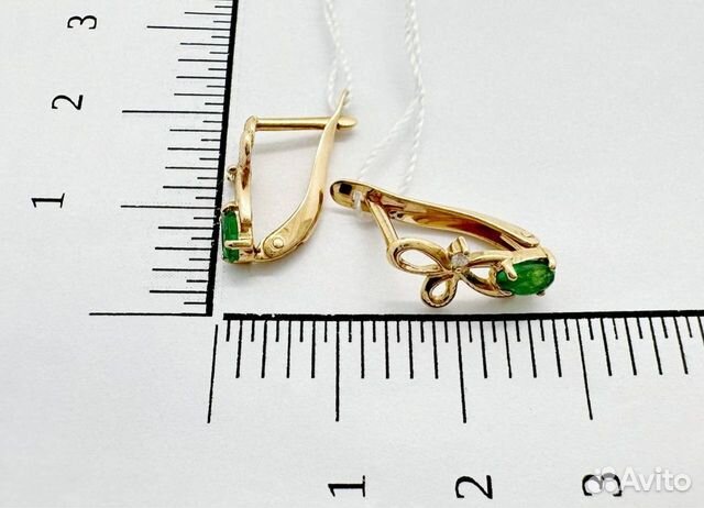 Золотые серьги с камнем