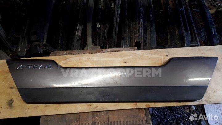 Накладка крышки багажника Nissan X-Trail