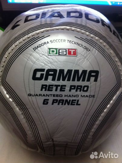 Футбольный мяч крутой