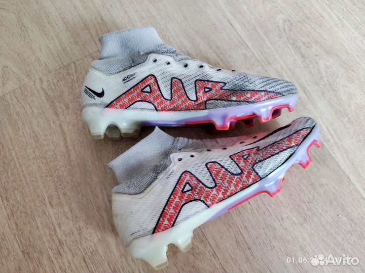 Детские футбольные бутсы