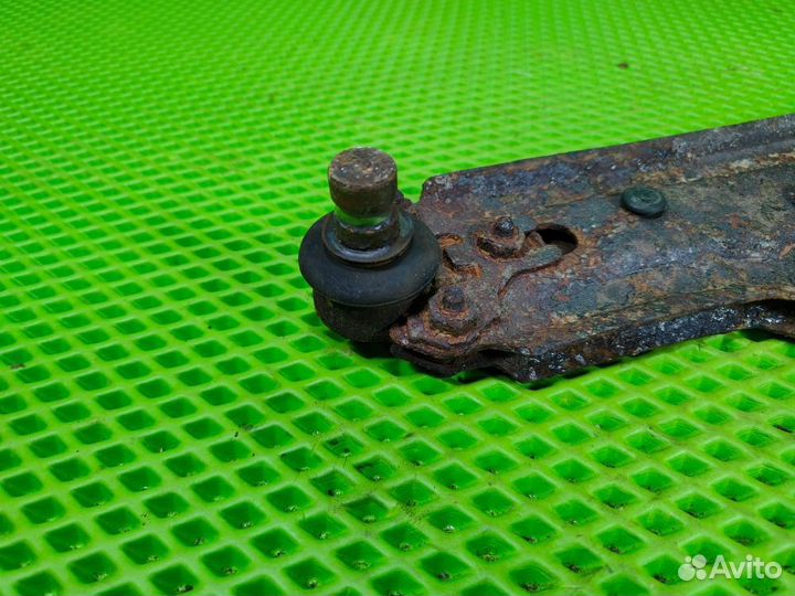 Рычаг левый Golf 3 гольф 3 Vento Венто