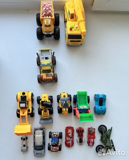 Машинки игрушечные