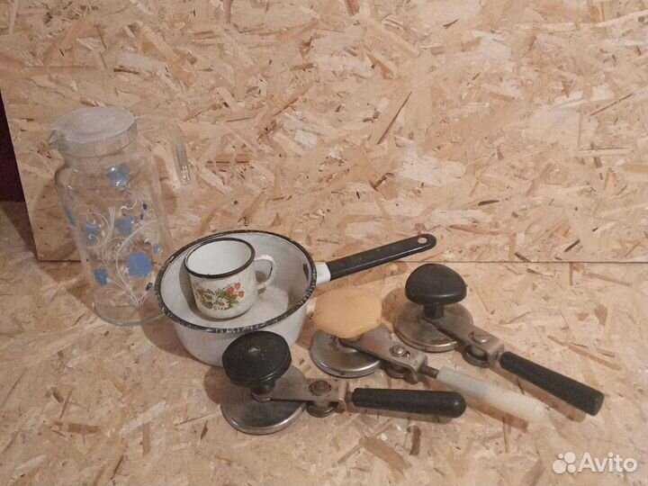 Посуда: сковородки, кастрюли,чашки и сушка