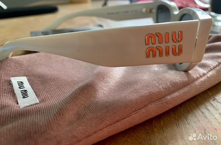 Солнцезащитные очки Miu Miu