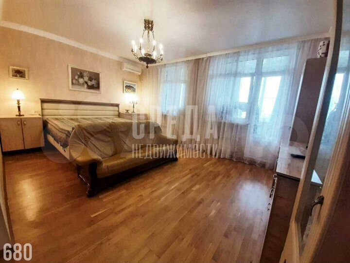 3-к. квартира, 100 м², 2/8 эт.