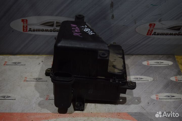 Корпус воздушного фильтра c Mitsubishi Chariot Gra