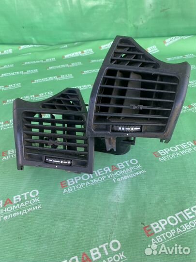 Дефлекторы воздушные правый левый Mercedes W220