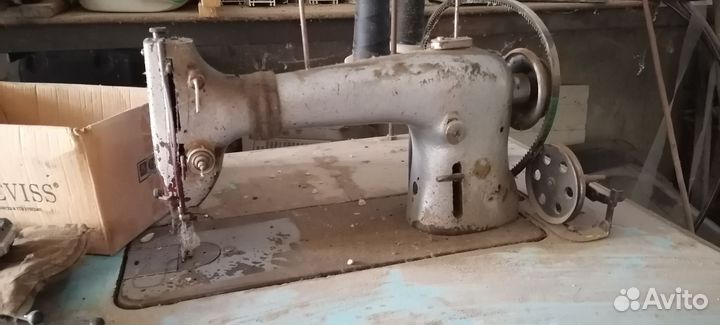 Швейная машинка профессиональная