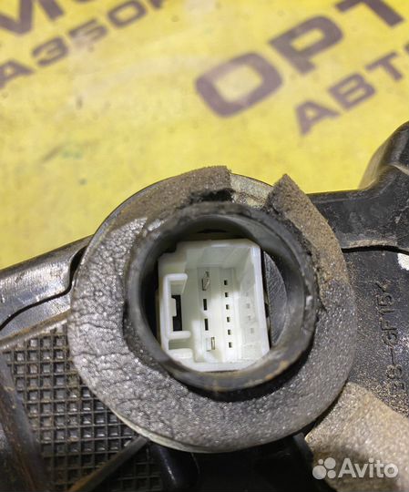 Замок передней правой двери Toyota Corolla E120