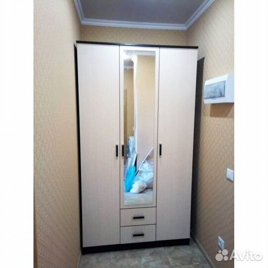 Шкаф трехстворчатый Трио 2