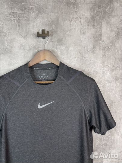 Футболка Nike Pro размер М оригинал