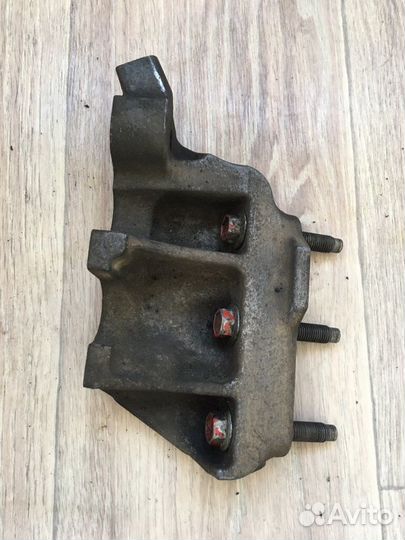 Кронштейн двигателя правый Toyota Camry ACV 40