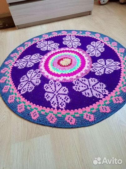 Коврик круглый вязаный