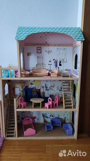 Домик кукольный с мебелью