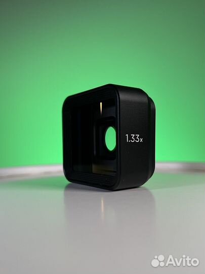 Moment anamorphic lens 1,33 Gold Flare M - series