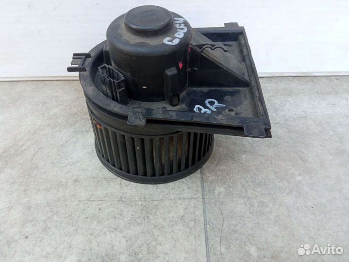 Моторчик печки Volkswagen Golf 4 1J1819021A