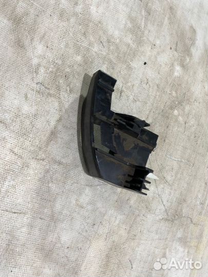 Кронштейн бампера задний правый Toyota Land