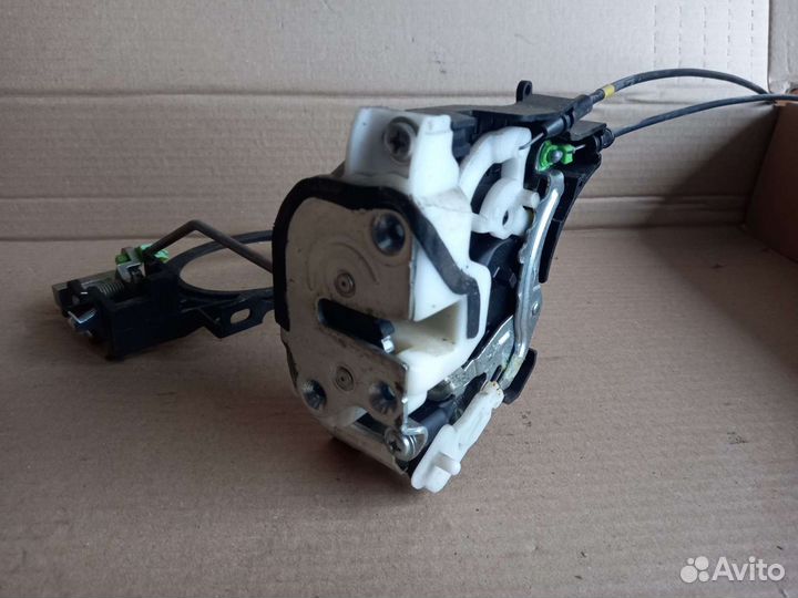 Замок двери задней левой Outlander Xl