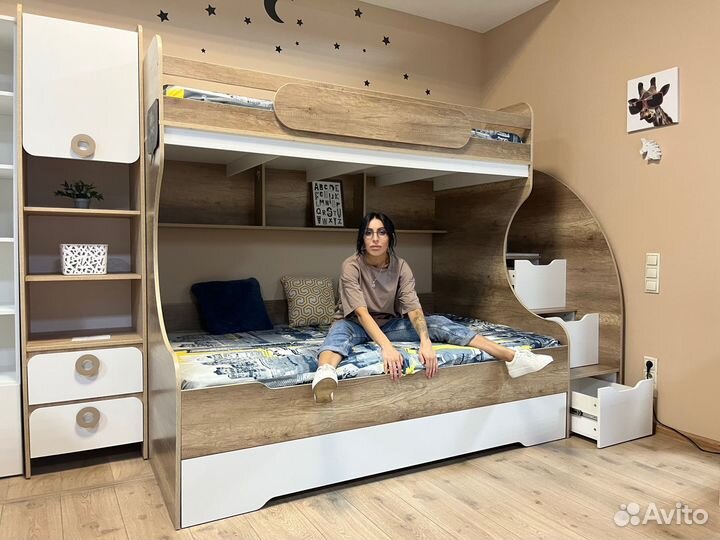 Двухъярусная кровать три спальных места Биг