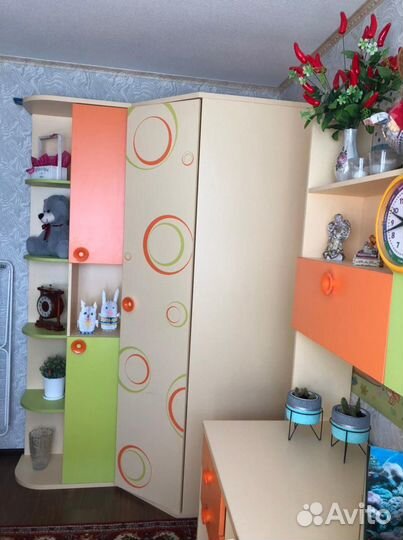 Кровать-чердак, шкаф, письменный стол