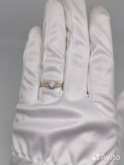 Золотое кольцо с фианитом 16,5р
