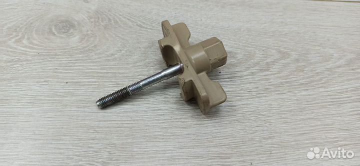 Крепление запасного колеса гайка Hyundai solaris 2