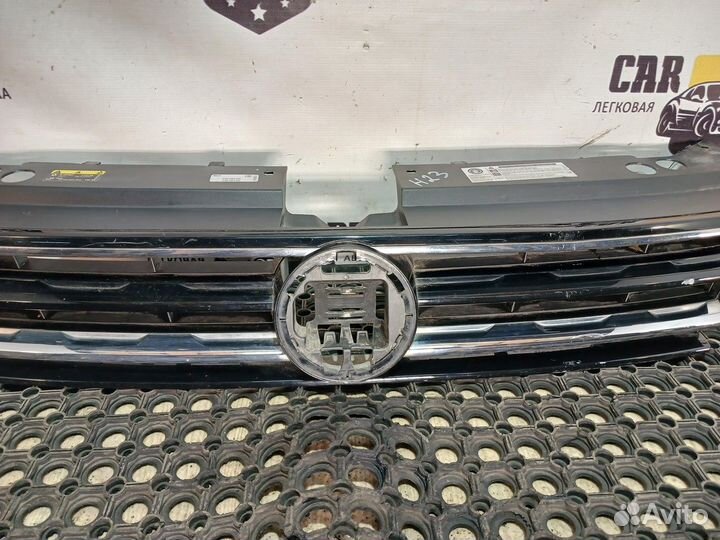 Решетка радиатора Volkswagen Tiguan