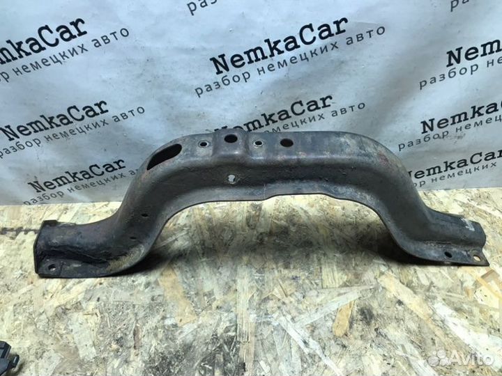 Кронштейн кпп Mercedes-Benz T1 309 617.913 1990