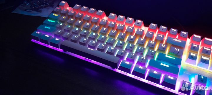 Клавиатура бело-розовая для настоящих ящеров