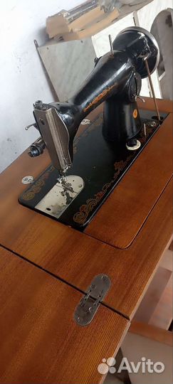 Швейная машинка ножная