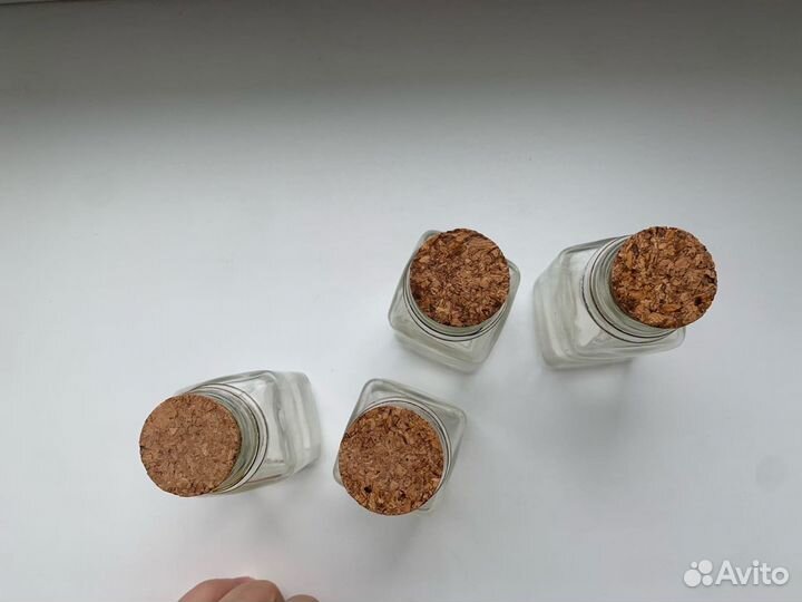 Бутылки с пробками для масла