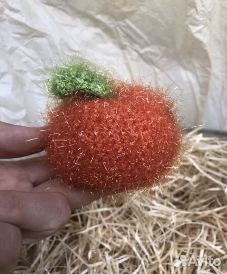 Мандарин из пряжи. Связанный мандарин