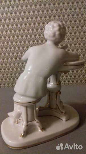Юный Пушкин А.С. фарфоровая статуэтка- лфз