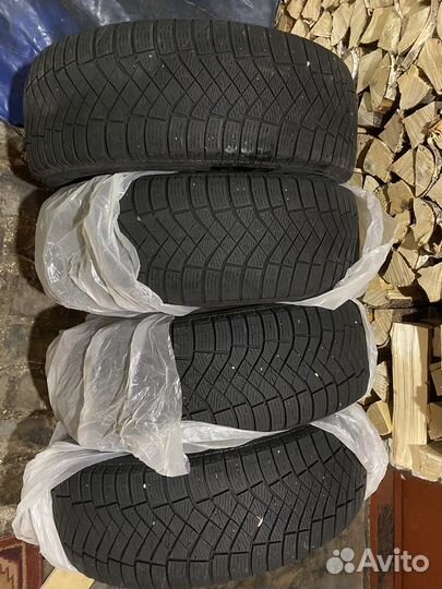 Pirelli Ice Zero FR SUV 225/60 R18 104T