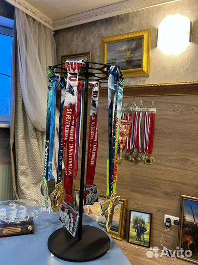 Медальница на стол настольная