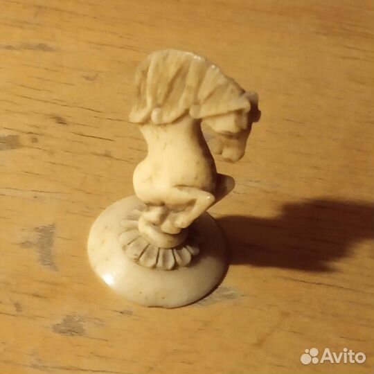 Статуэтка кость