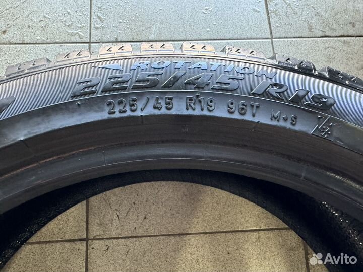 Pirelli Ice Zero 225/45 R19