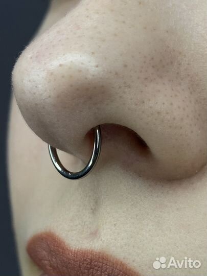 Профессиональные услуги пирсинга/прокола ушей