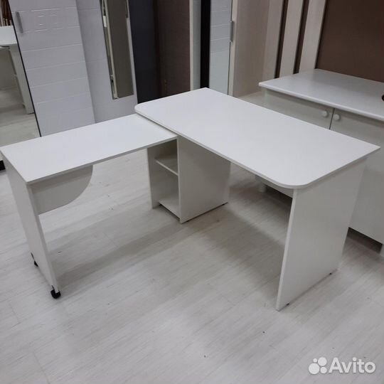 Письменный стол белый