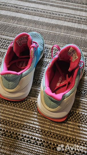 Кроссовки фирменные