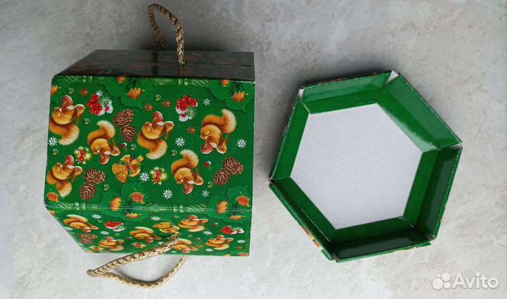 Подарочная новогодняя коробка
